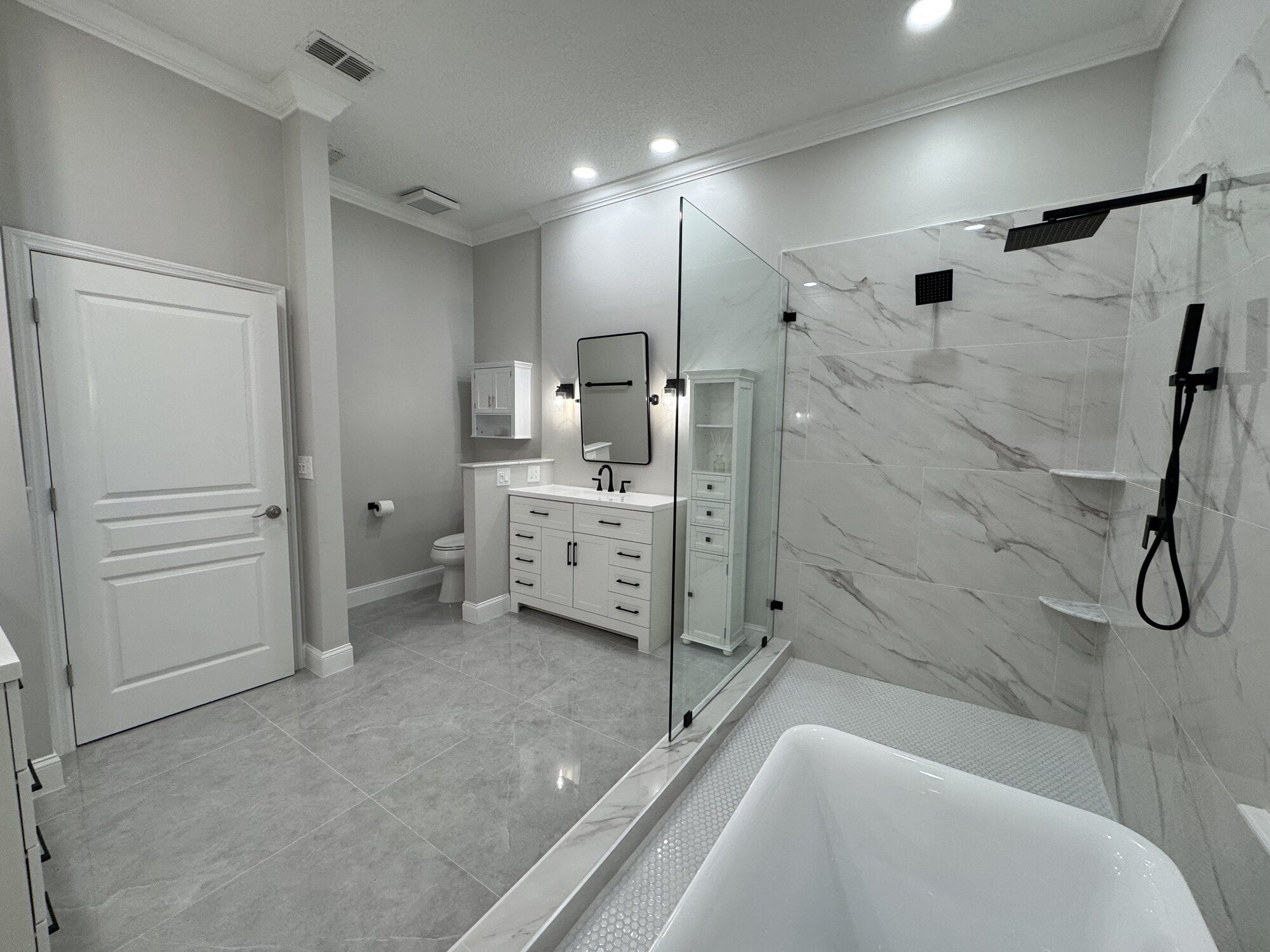 Walk-In Shower & Soaking Tub Suite